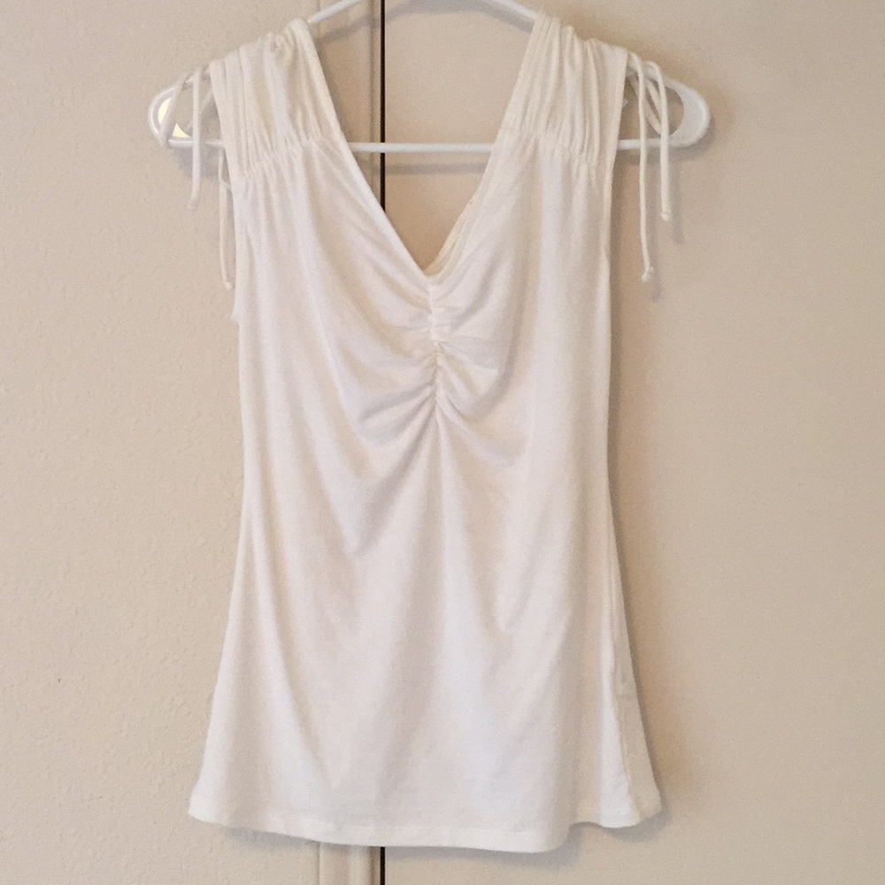 Fitted white top